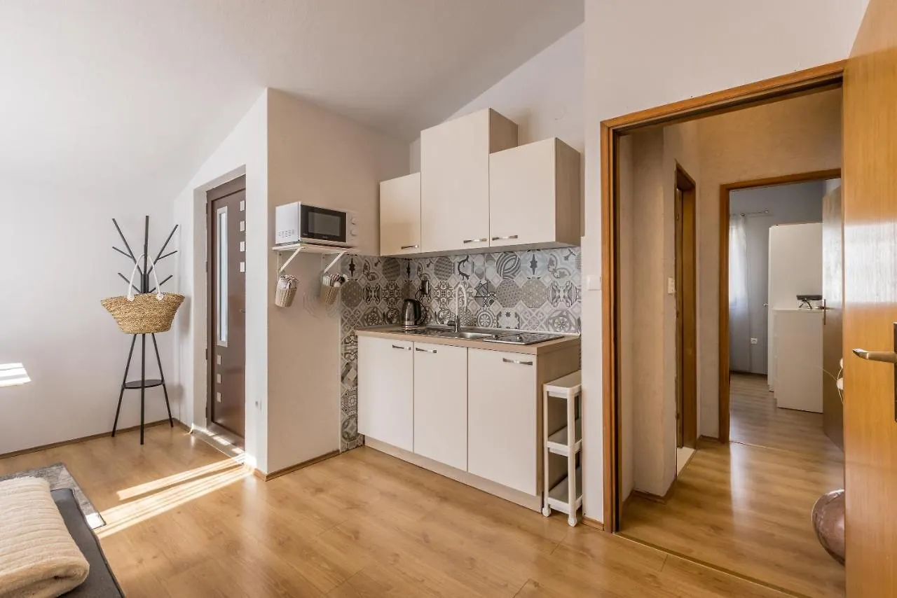 Apartment Lamaro Kaštela Kroatien