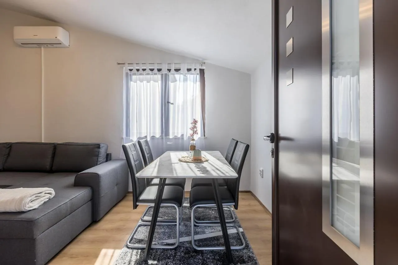 Apartment Lamaro Kaštela