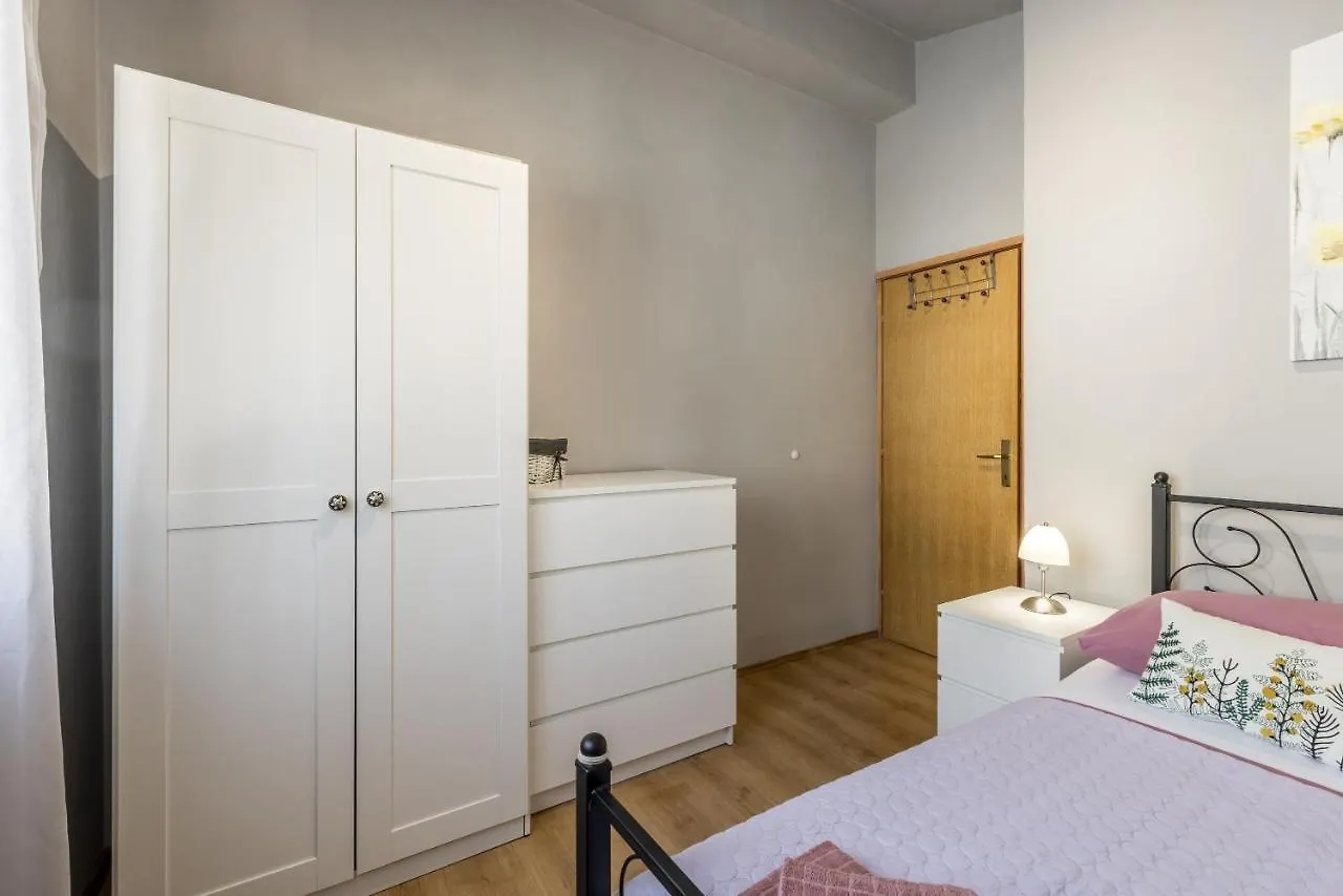 Apartment Lamaro Kaštela 0*,  Kroatien