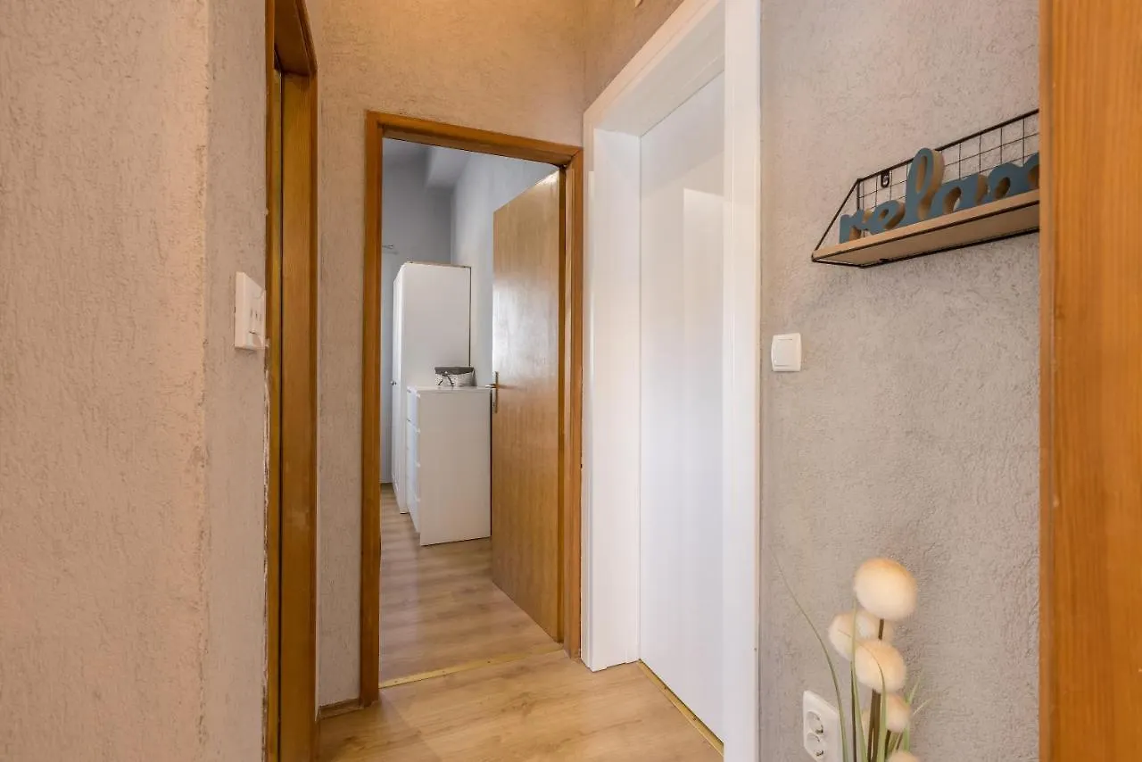 Apartment Lamaro Kaštela