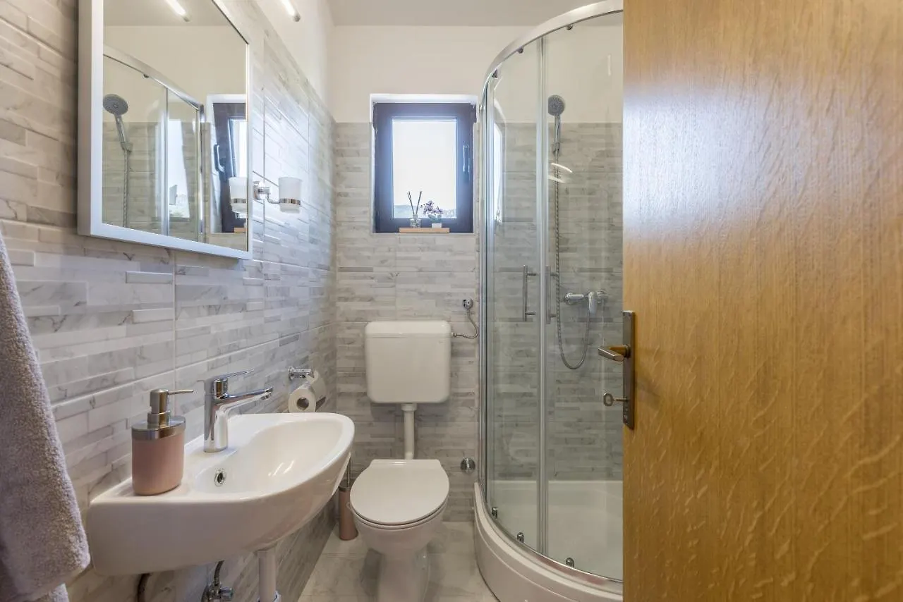 Apartment Lamaro Kastela 0*,  Croatia