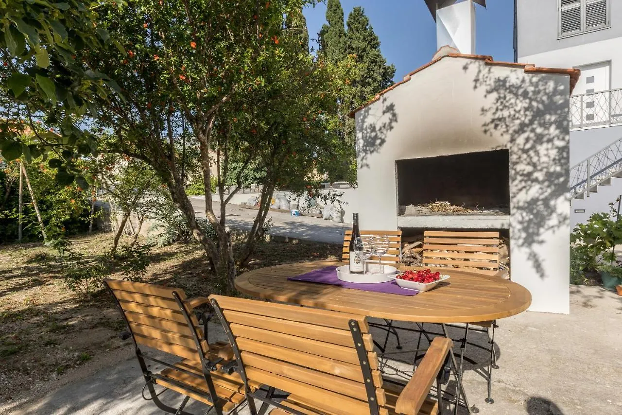 Apartment Lamaro Kastela Croatia