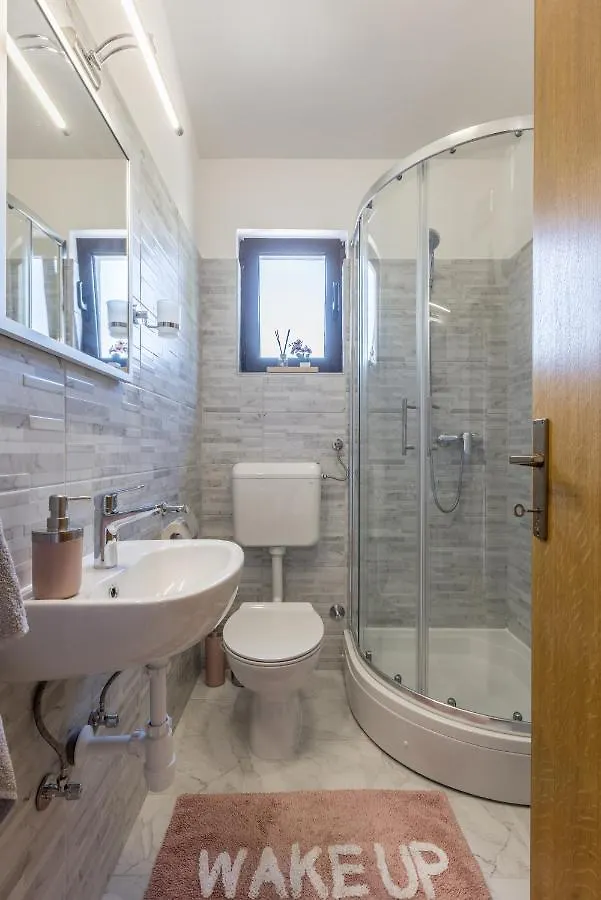 Apartment Lamaro Kastela Croatia