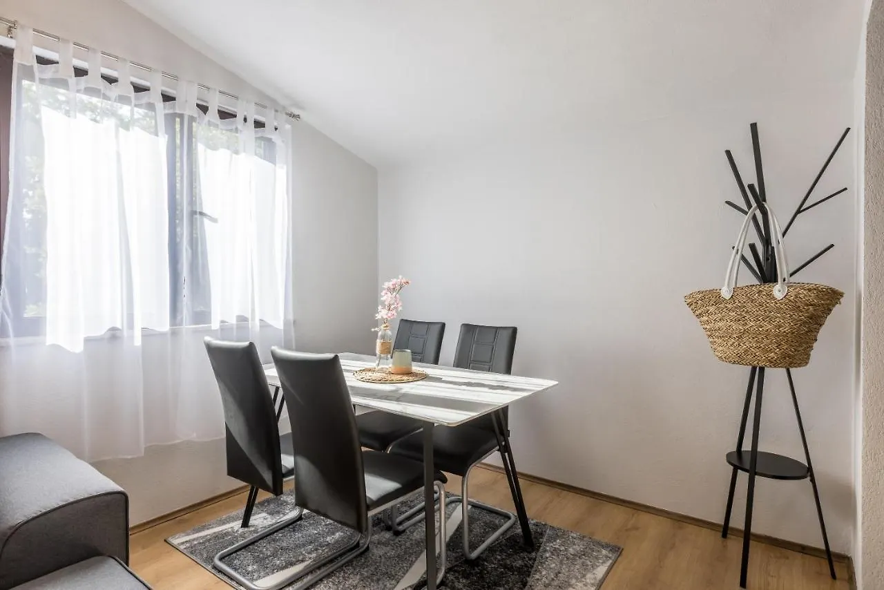 Apartment Lamaro Kastela Croatia