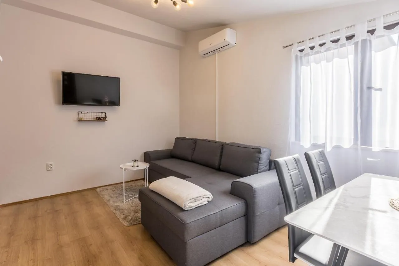 Apartment Lamaro Kastela 0*,